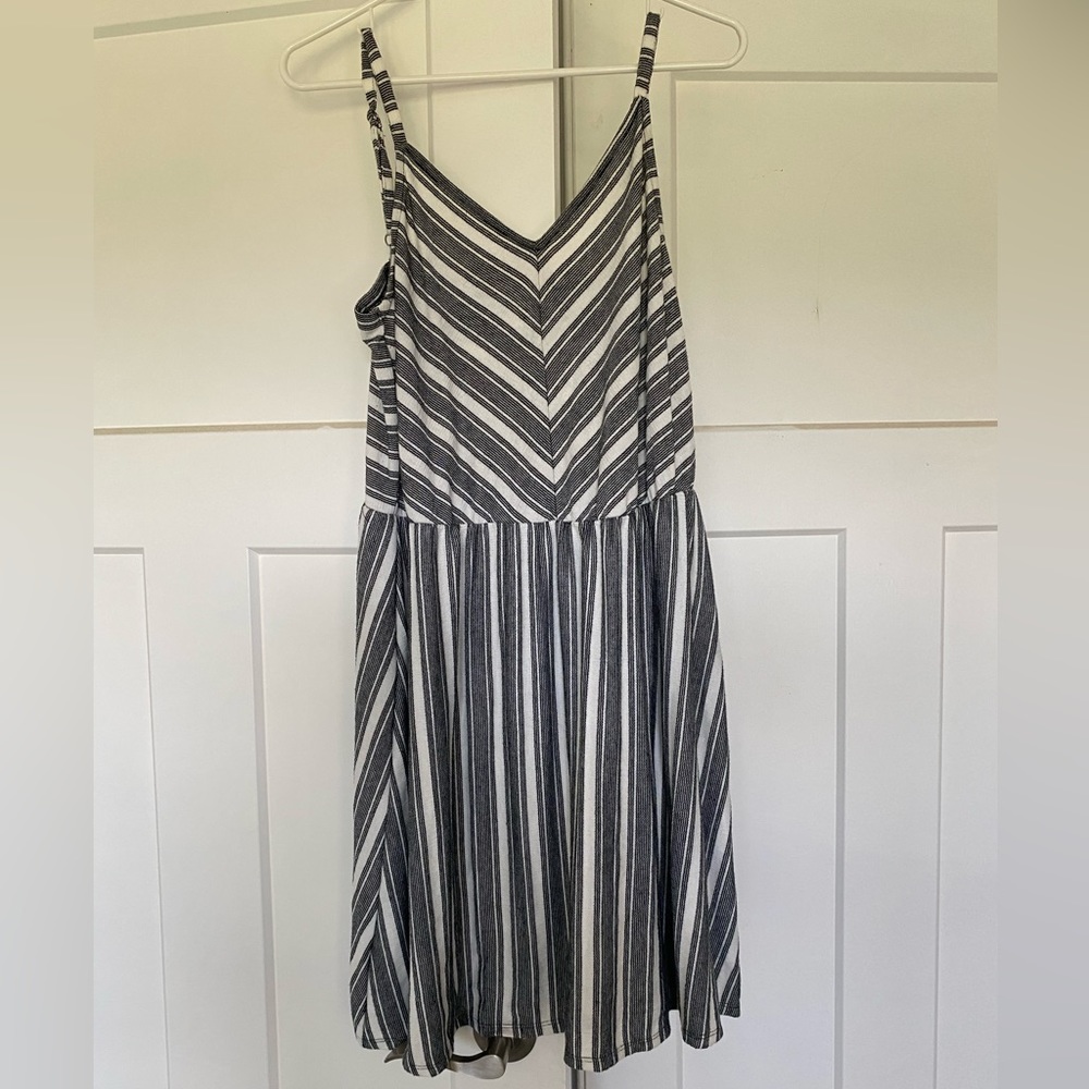 Black and White Universal Thread Dress